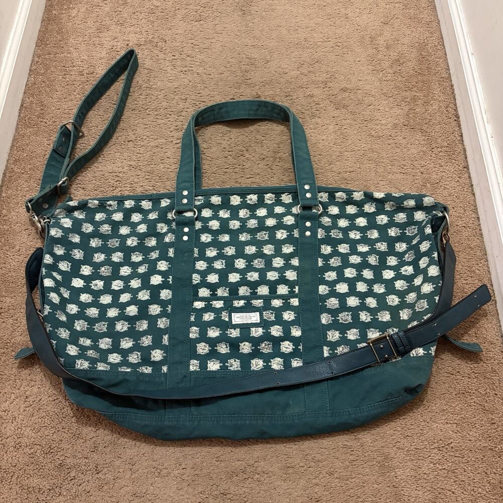 American Eagle AE Weekender Duffle Bag Green Turtles Green